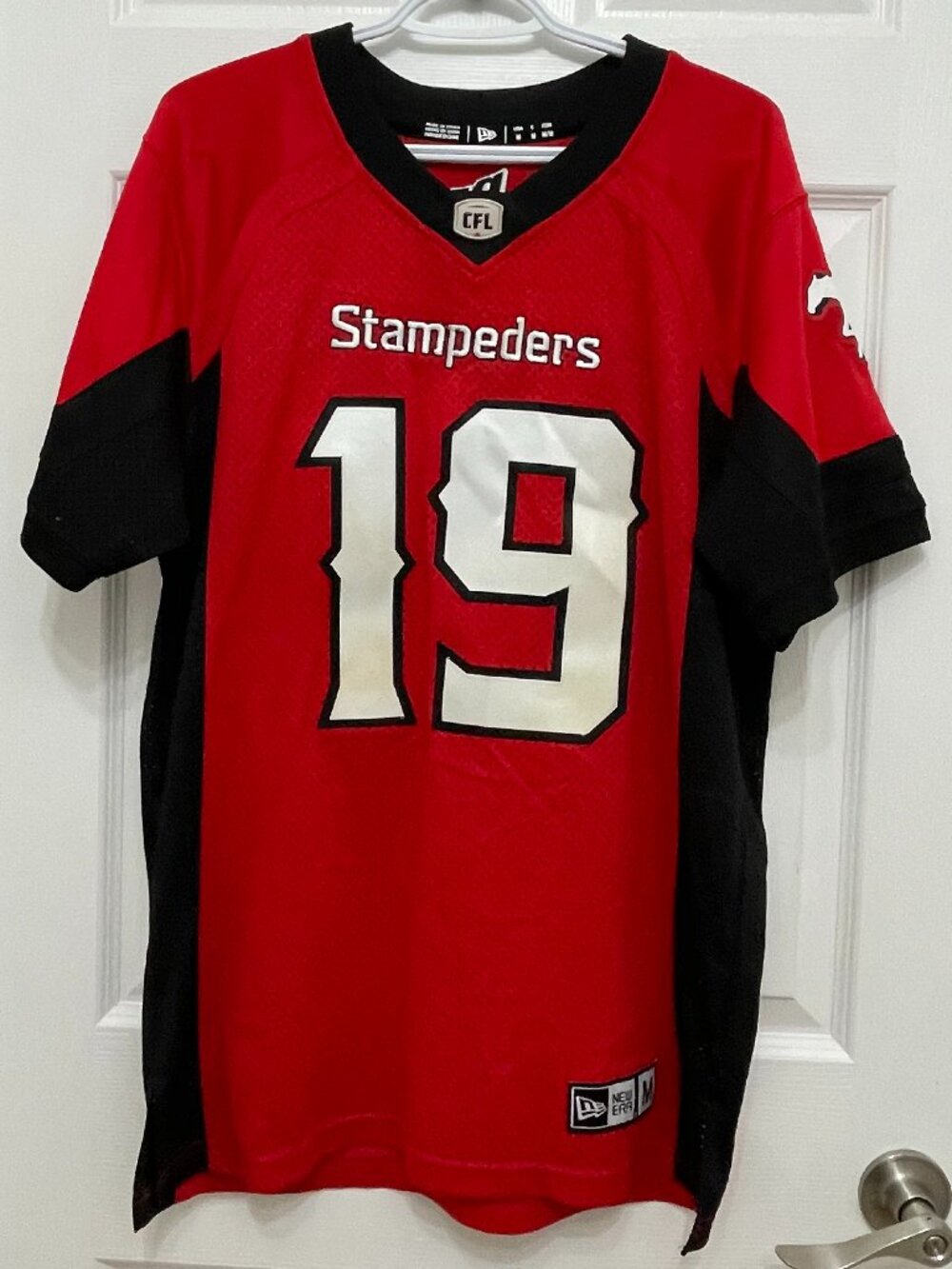 Autographed Bo Levi Mitchell Calgary Stampeders New Era CFL Jersey Medium Signed - Picture 6 of 13